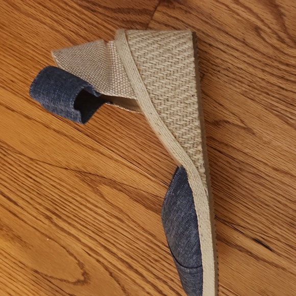 Shoes - Picture 2 of 4